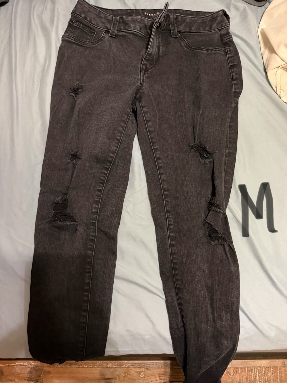 Women’s Black Distressed Skinny Jeans - M
